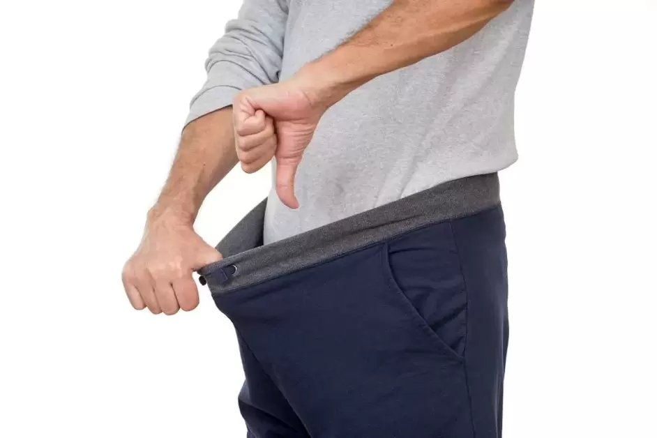 un uomo è insoddisfatto delle dimensioni del suo pene, di come ingrandirlo