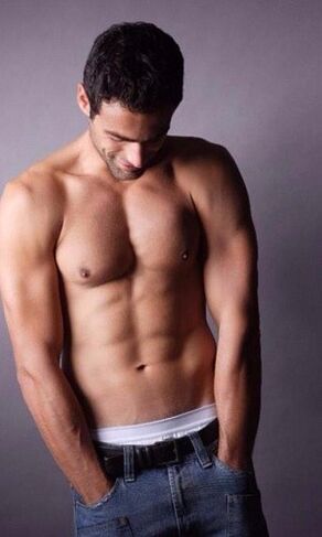 bel torso maschile